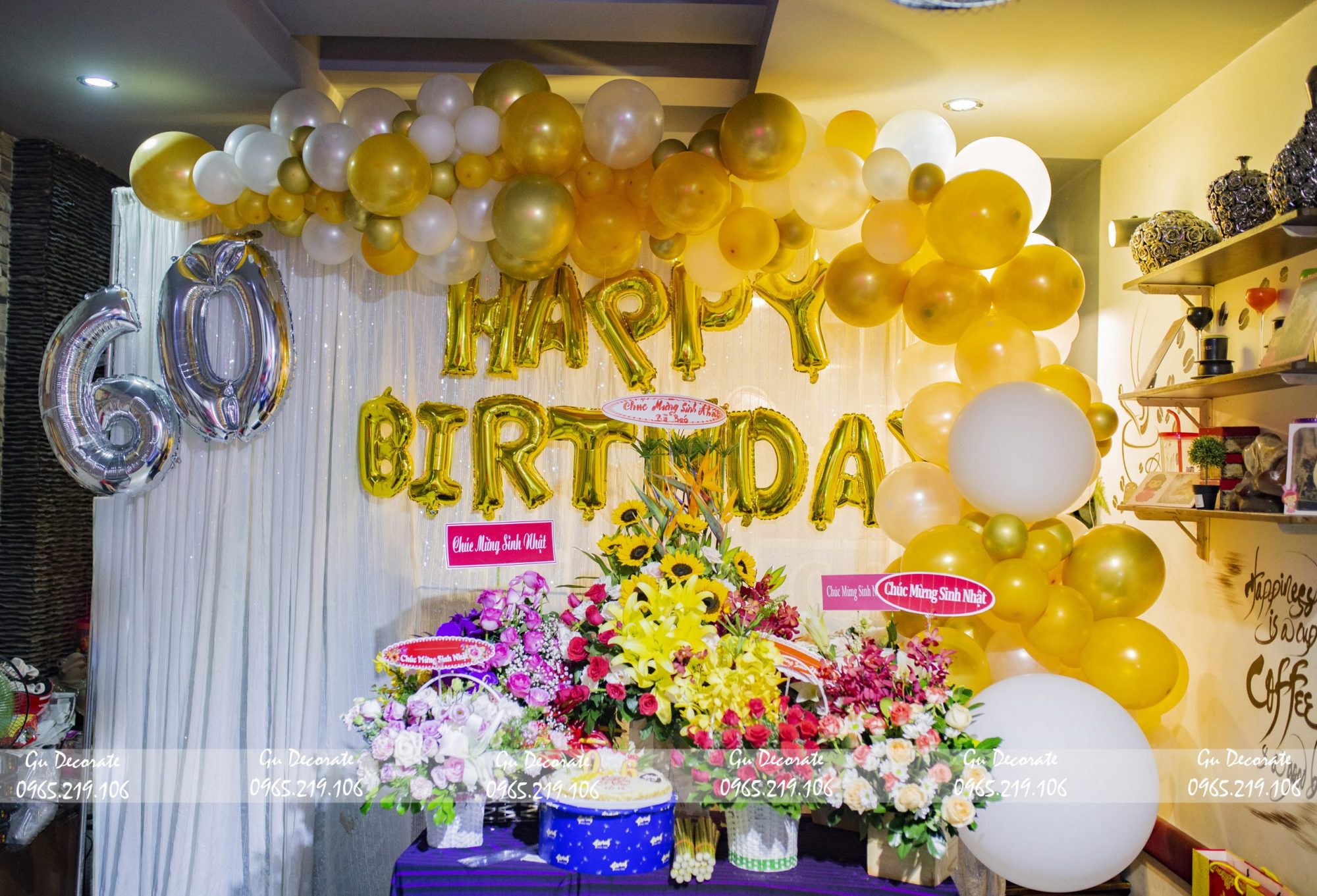 Trang trí sinh nhật bằng hoa và bong bóng