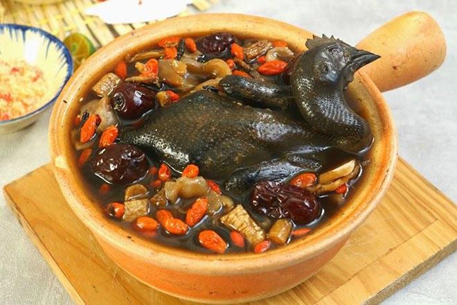 Gà ác tiềm thuốc bắc cực kỳ bổ dưỡng và thơm ngon cho bà bầu