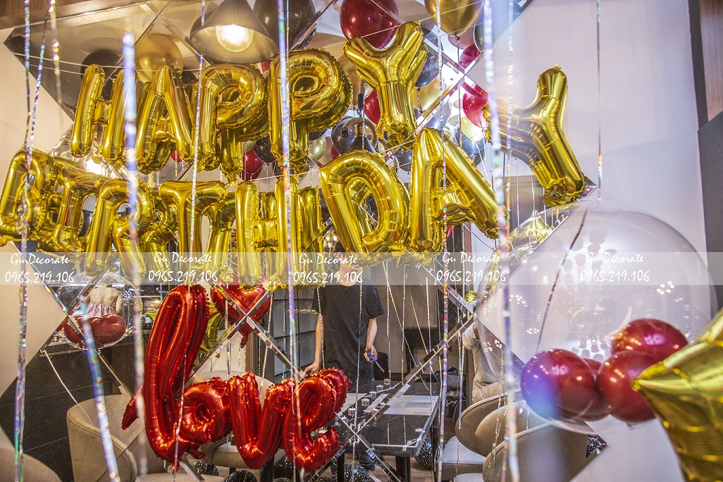 Bong bóng giúp không gian trở nên sôi động và vui tươi hơn