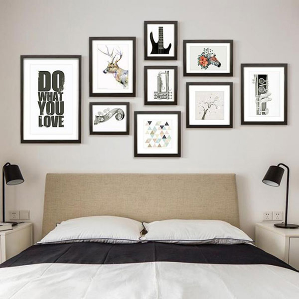 Căn phòng mang màu sắc nghê thuật với tranh treo tường