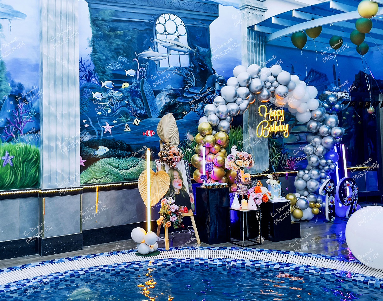 Party ngoài trời bên hồ bơi